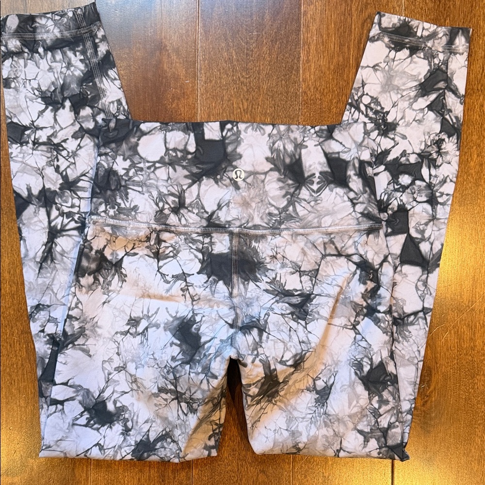 Lululemon womens Black & Purple Tie-Dye Leggings